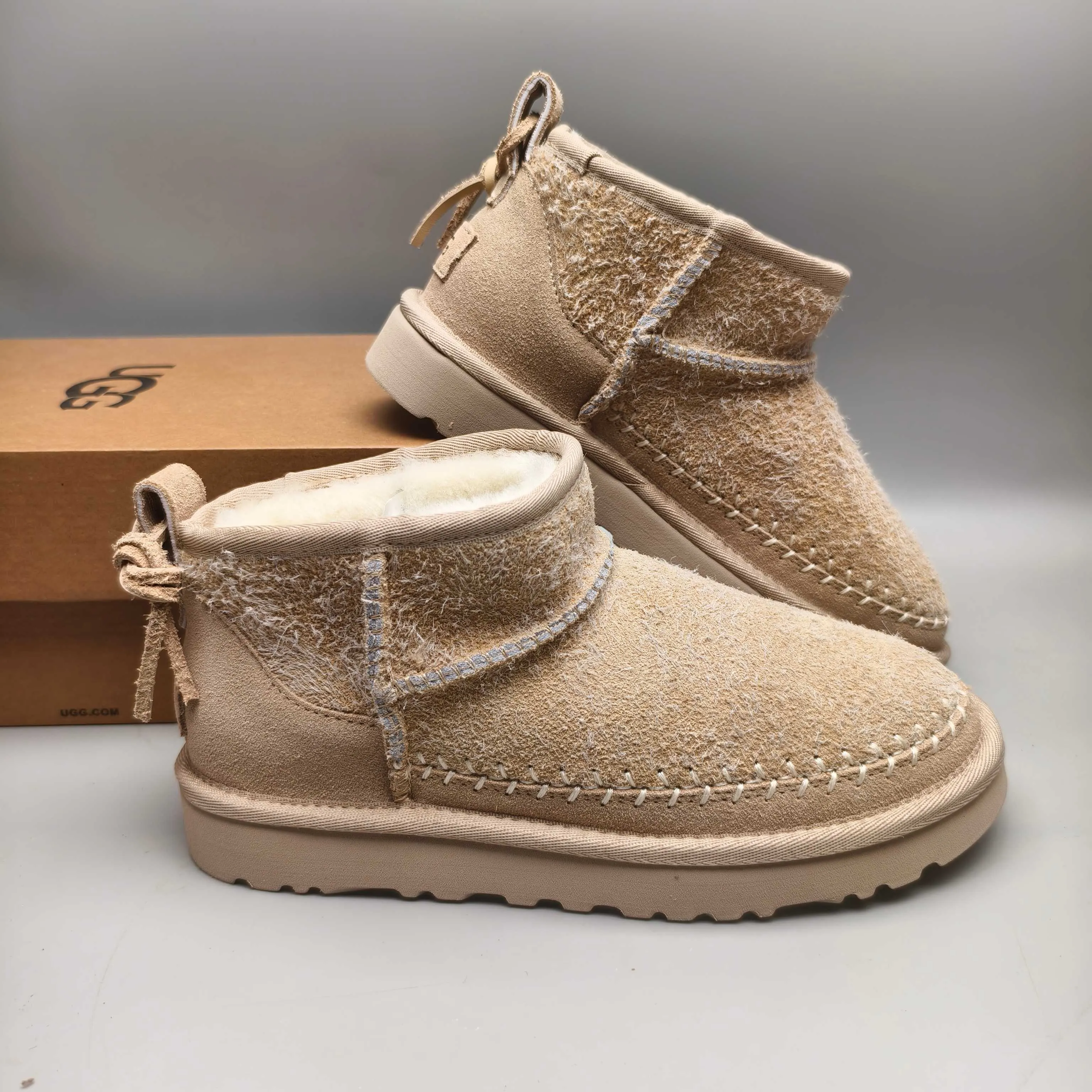 💰520 UGG sheepskin all-in-one snow boots 1538 Features anti-suede back strap women's shoes Color: sand brown Matching size: 35-40